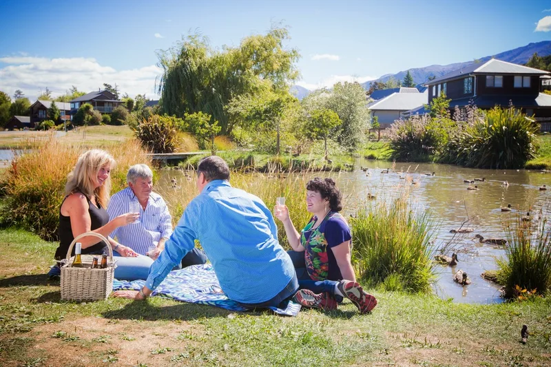 Couples picnic Hanmer