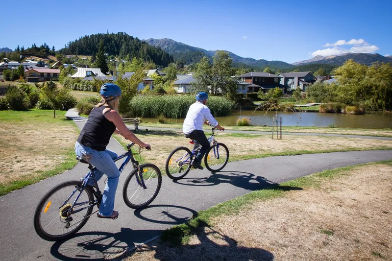 Couple bike ride Hanmer