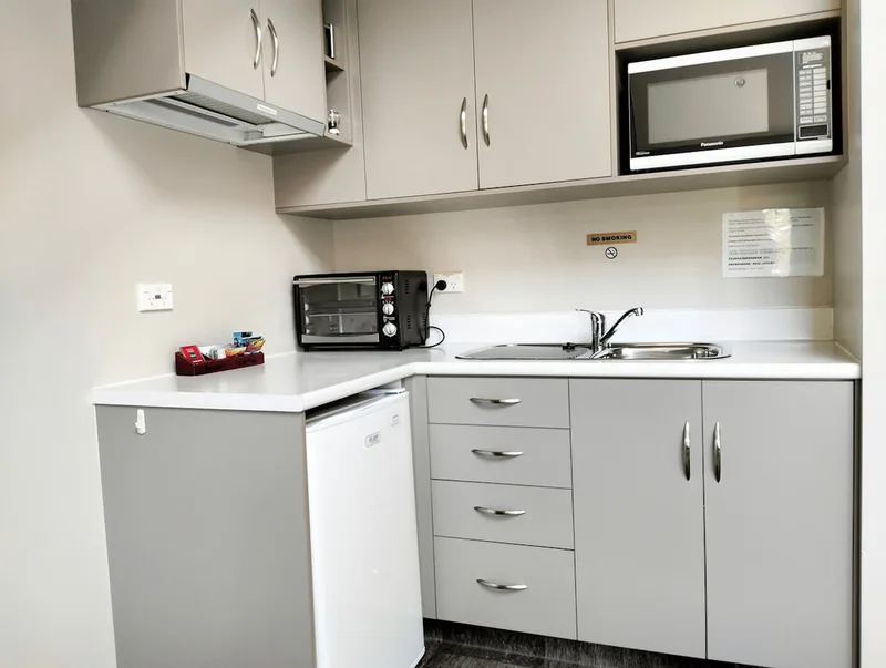 Hanmer Apartments kitchenette