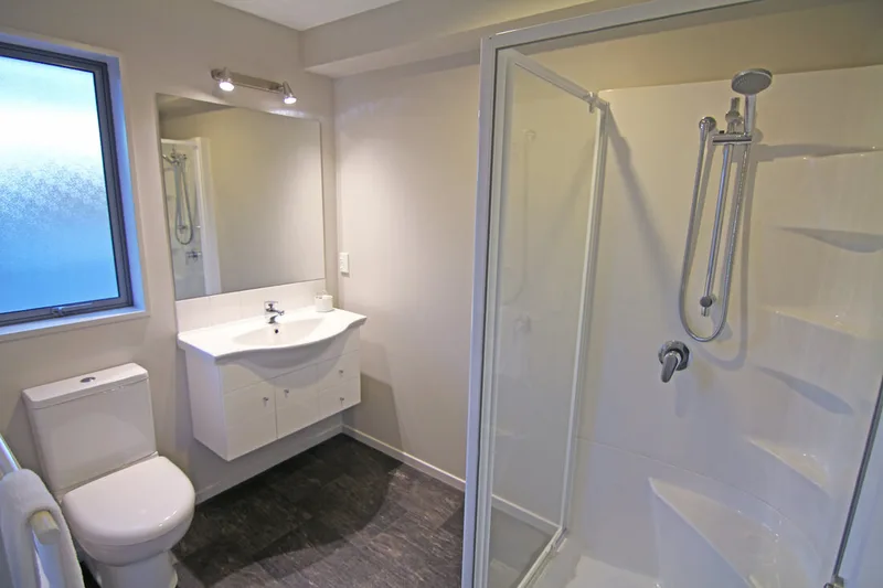 Hanmer 2 bedroom bathroom